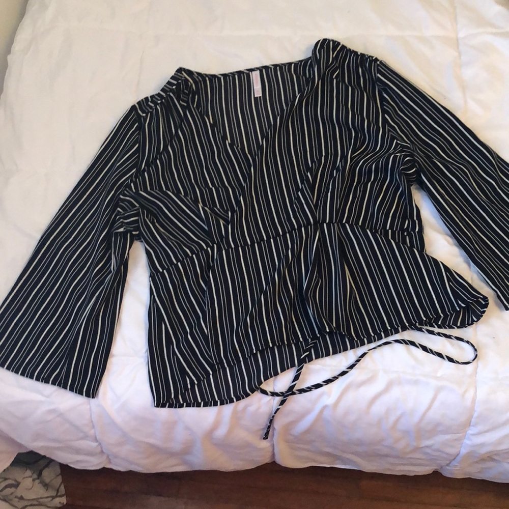 Black and white wrap